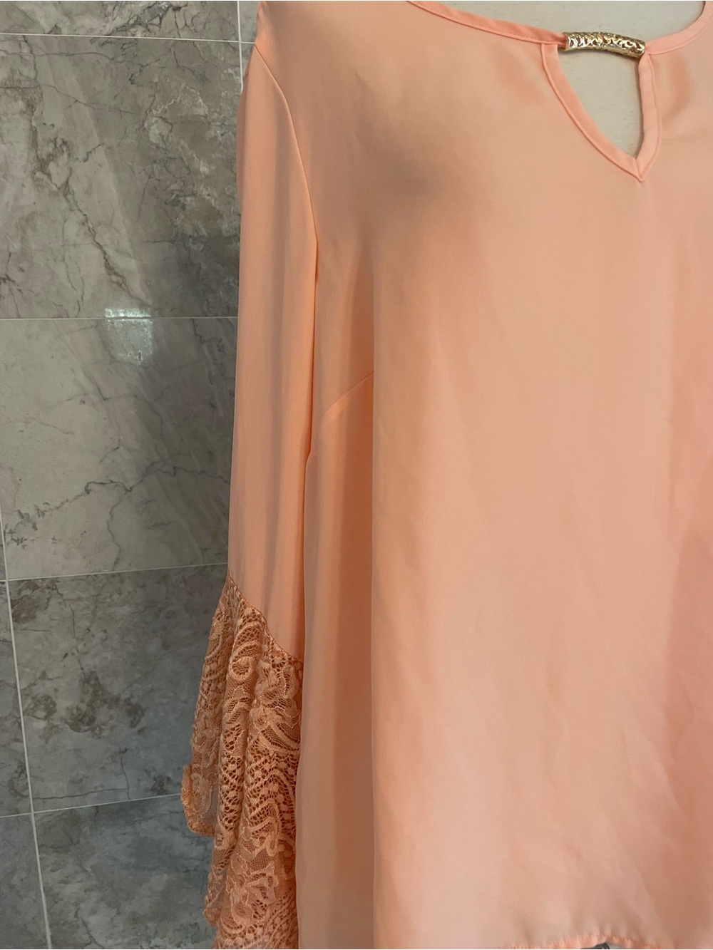 Thalia Sodi Peach Bell Sleeve Keyhole Top - Picture 3 of 8